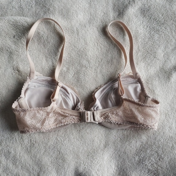 Victoria's Secret Nude Lace Lightly Padded Bra - Picture 4 of 8